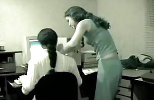 सेक्स पोर्न कोर्टनी केन sax वीडियो देता है पर के सीढ़ी